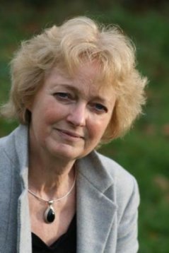 Edith Lammerts van Bueren is een bruggenbouwer die biologische en duurzame landbouw op hoger plan heeft weten te tillen Edith Lammerts van Bueren is een bruggenbouwer die biologische en duurzame landbouw op hoger plan heeft weten te tillen
